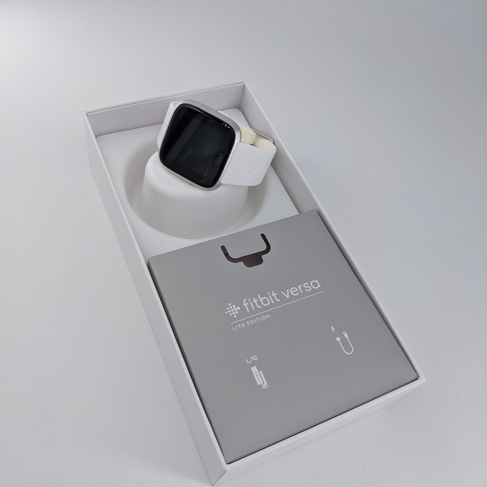 ⛔SOLD⛔ Fitbit Versa Lite - white band - Picture 11 of 12